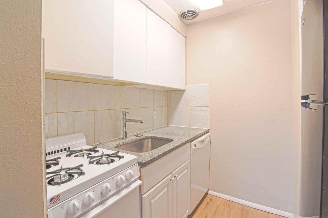 231 Logan Street - Photo 4 of 6