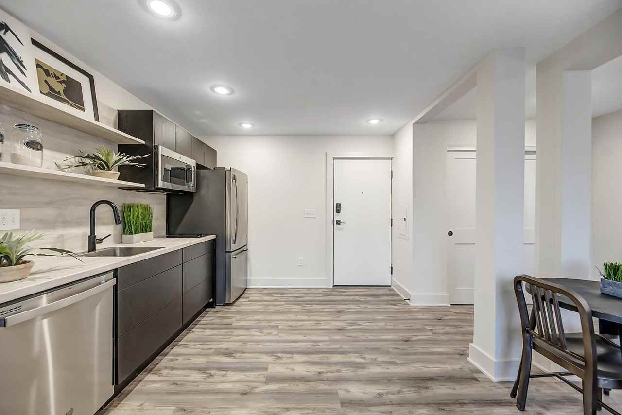 3160 Linwood - Photo 3 of 50