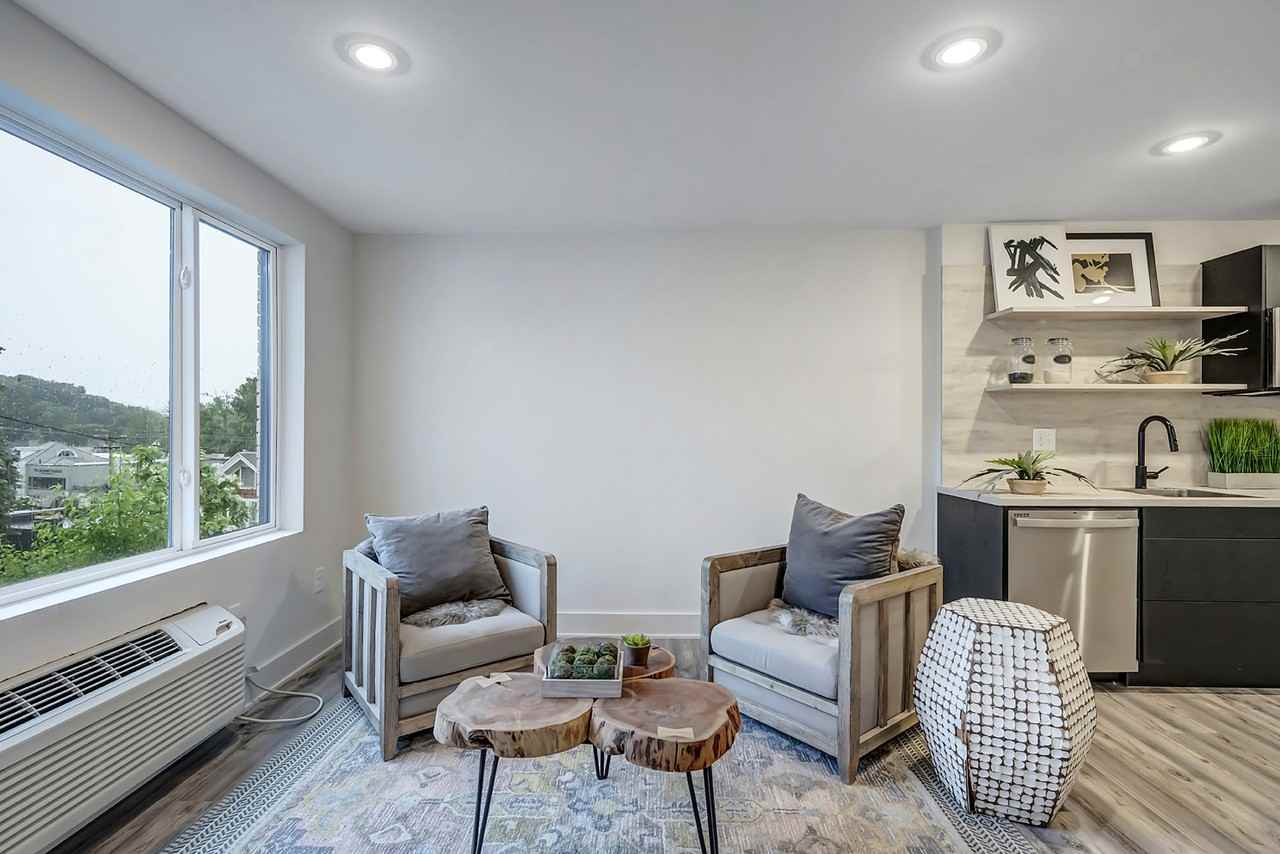 3160 Linwood - Photo 5 of 50