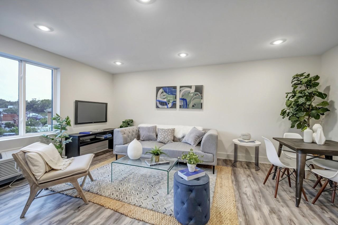 3160 Linwood - Photo 3 of 41