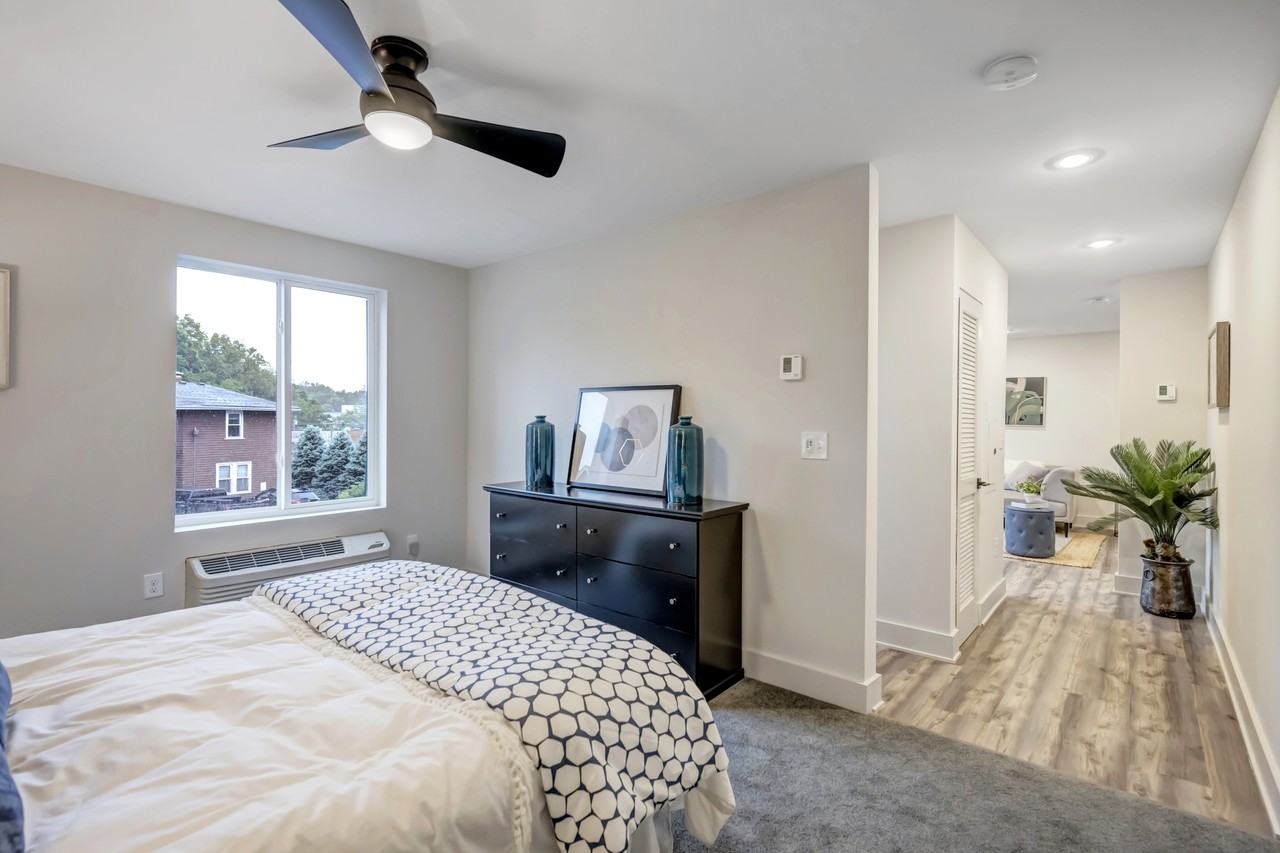 3160 Linwood - Photo 4 of 41