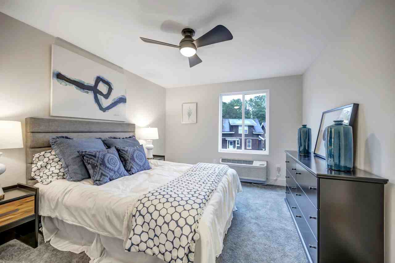 3160 Linwood - Photo 7 of 41