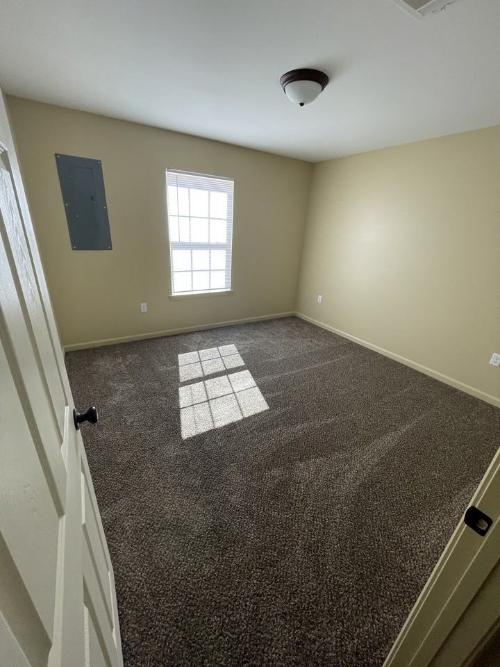 Meadowview - Photo 7 of 10