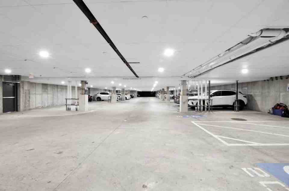 4945 Washington Street - Photo 4 of 11