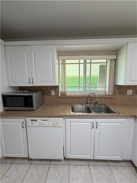 1731 Sw 103rd Ave - Photo 5 of 11