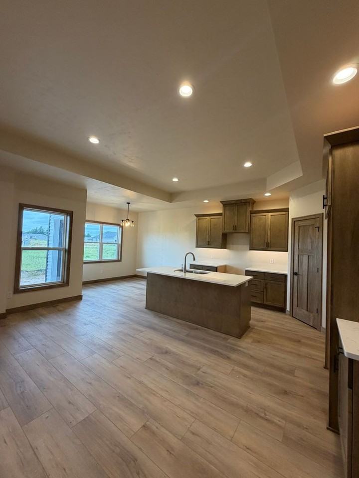 W1950 Park Ave - Photo 6 of 48