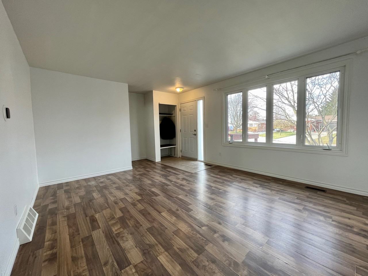 12 Athlone Crt - Photo 2 of 22