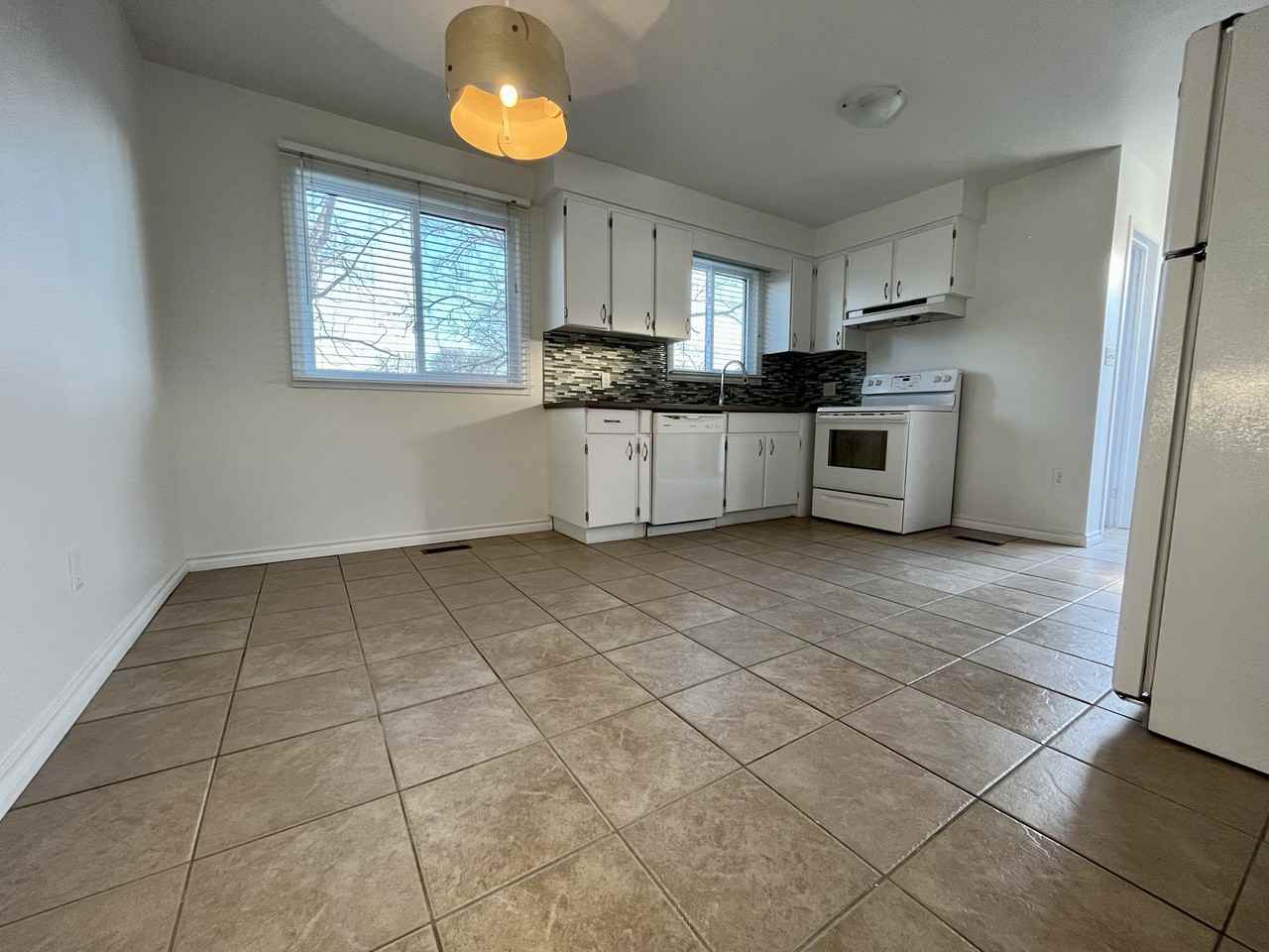 12 Athlone Crt - Photo 5 of 22