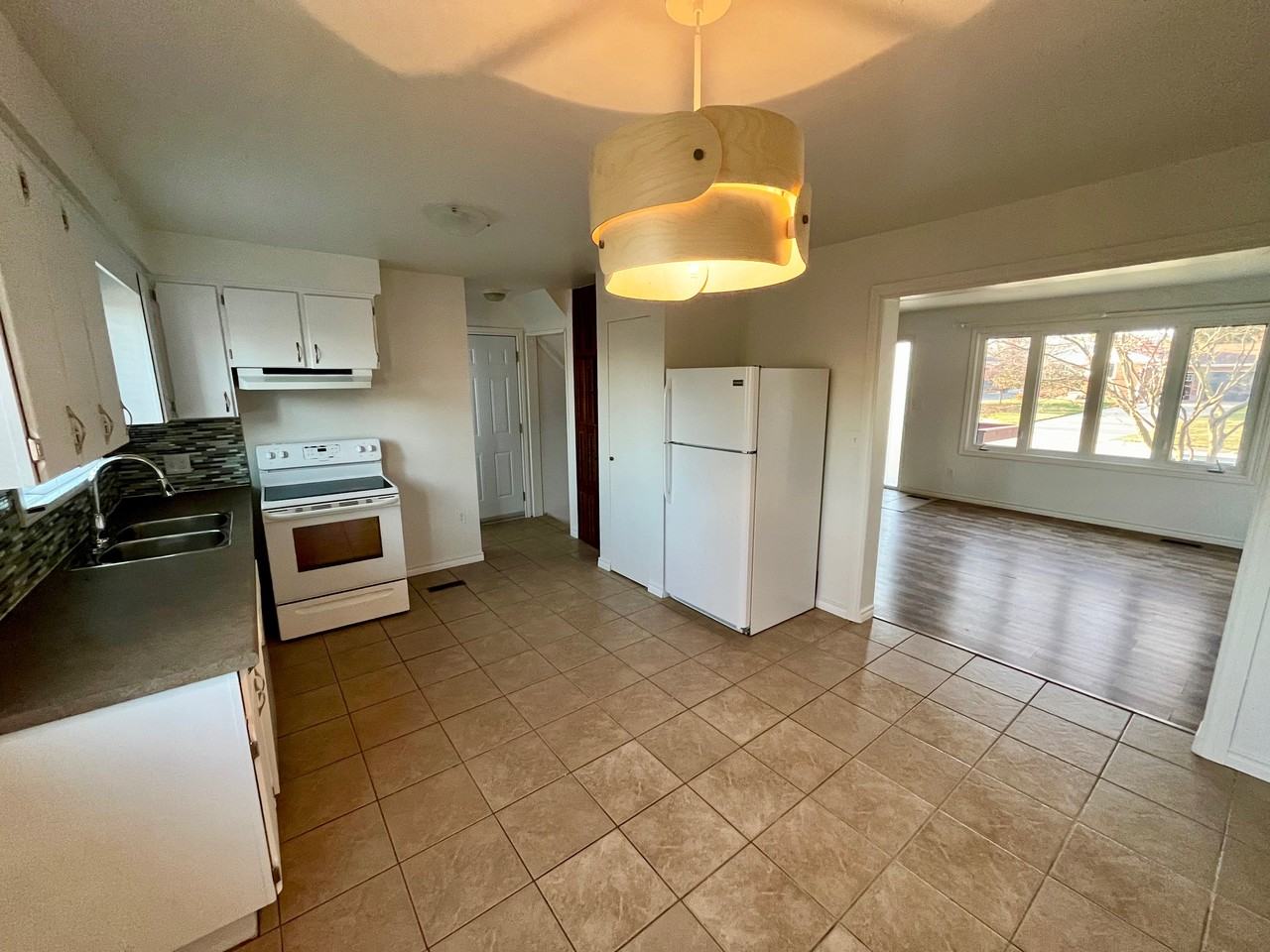 12 Athlone Crt - Photo 4 of 22