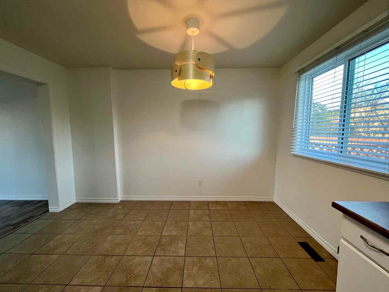 12 Athlone Crt - Photo 7 of 22