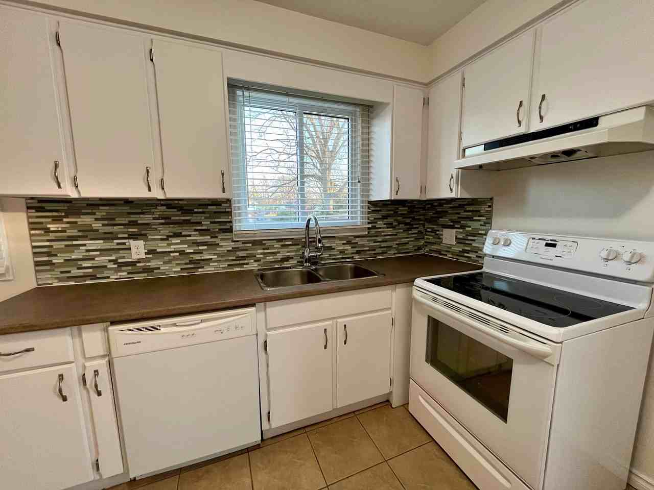 12 Athlone Crt - Photo 6 of 22