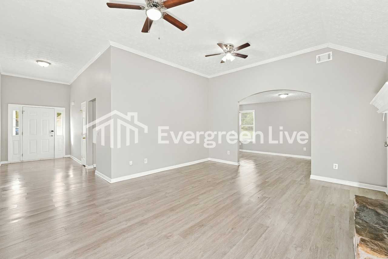 513 Greenfield Dr - Photo 3 of 14