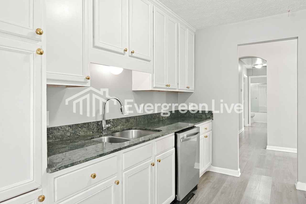 513 Greenfield Dr - Photo 4 of 14