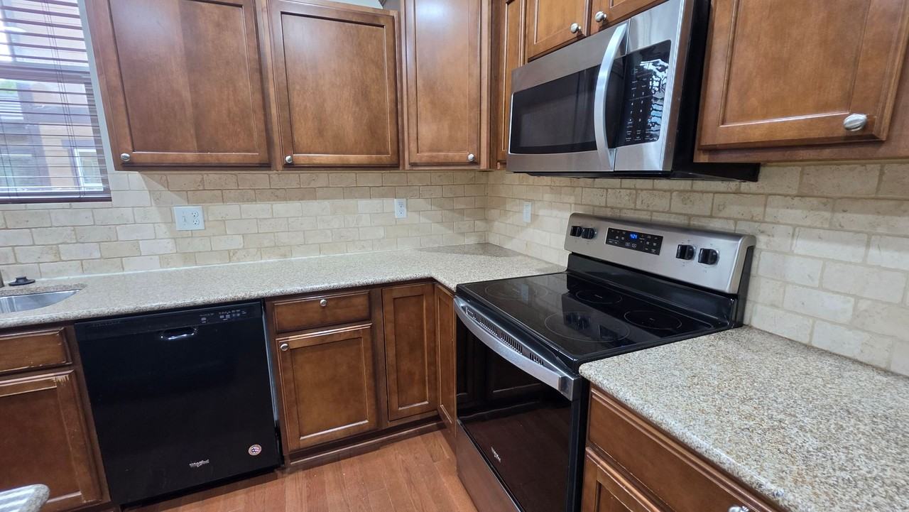 3412 Harvard Pl - Photo 3 of 24