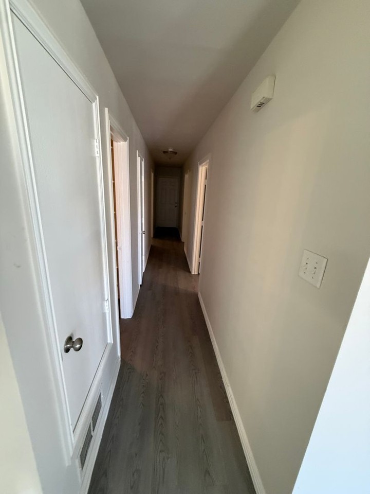 1010 Jameson St - Photo 4 of 10