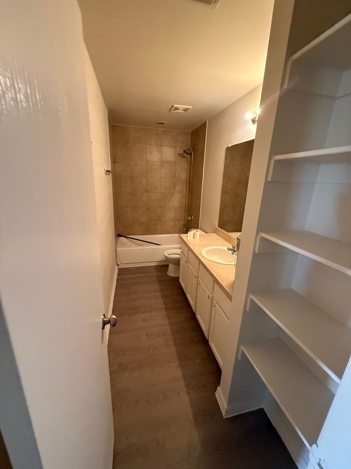 1010 Jameson St - Photo 5 of 10