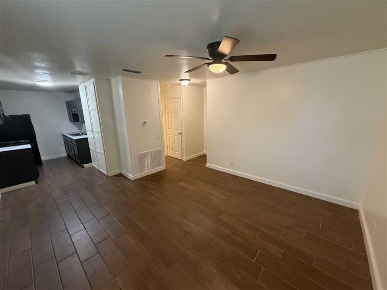 5523 Little Creek St - Photo 4 of 20