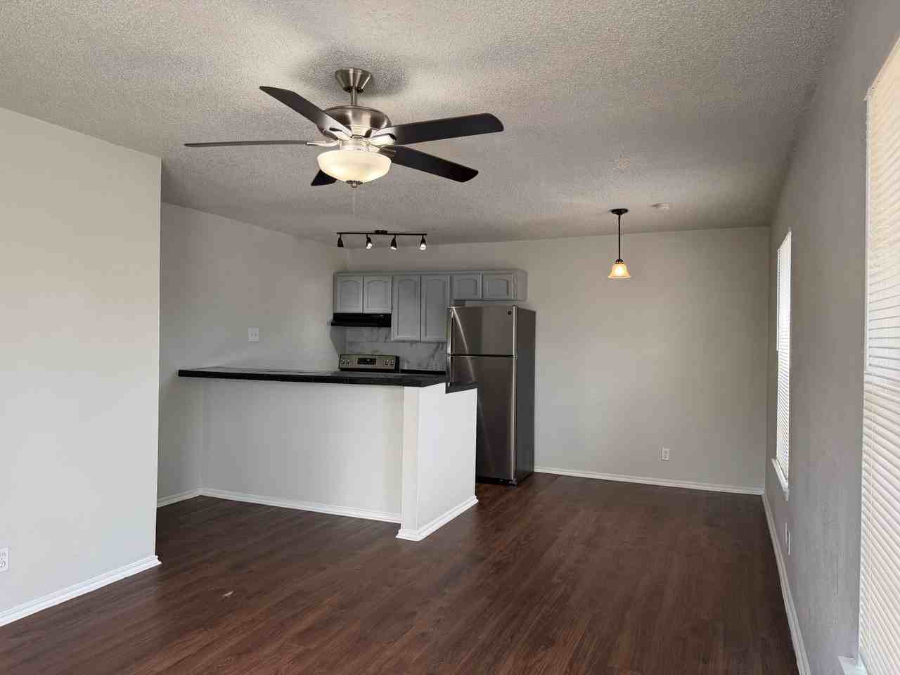 131 Elsie Ave #201 - Photo 2 of 11