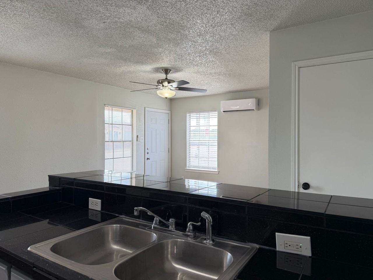 131 Elsie Ave #201 - Photo 5 of 11