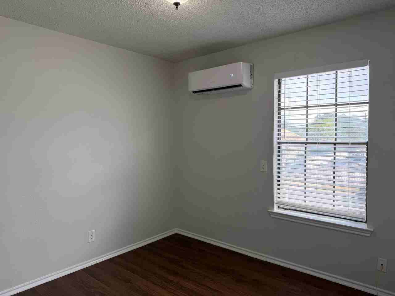 131 Elsie Ave #201 - Photo 7 of 11