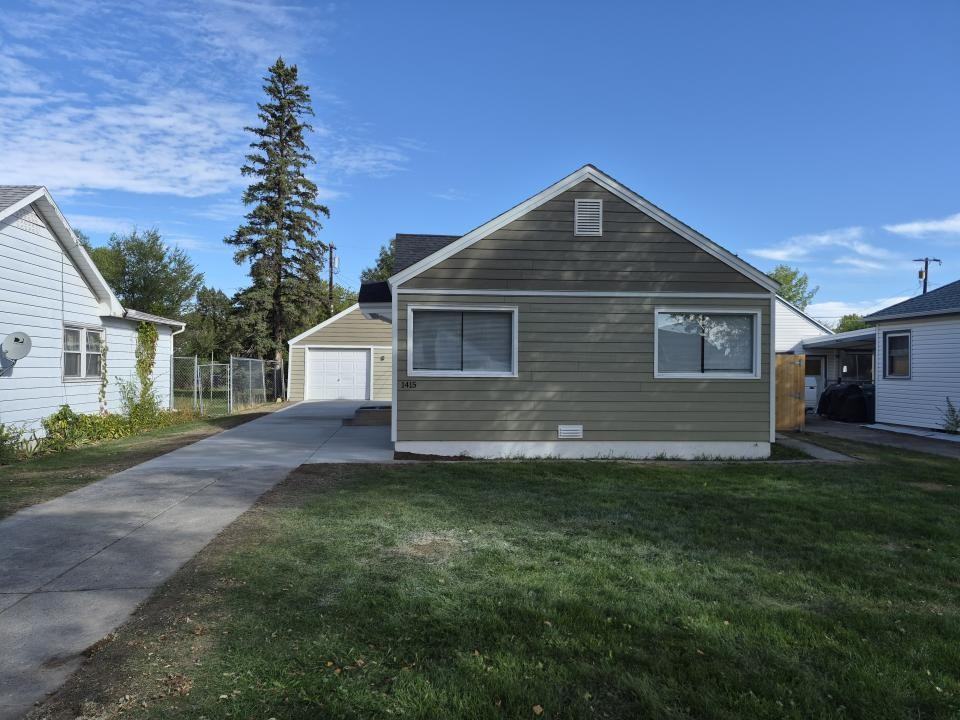 1415 Avenue B - Photo 2 of 10