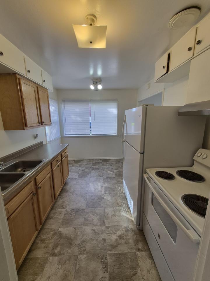 1415 Avenue B - Photo 3 of 10