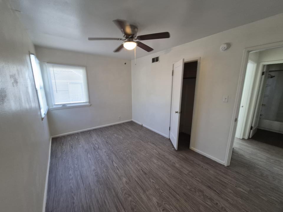 1415 Avenue B - Photo 5 of 10