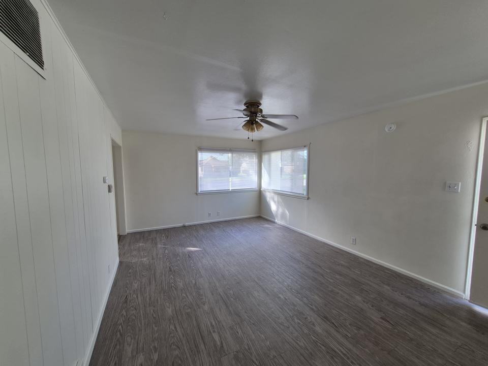1415 Avenue B - Photo 6 of 10