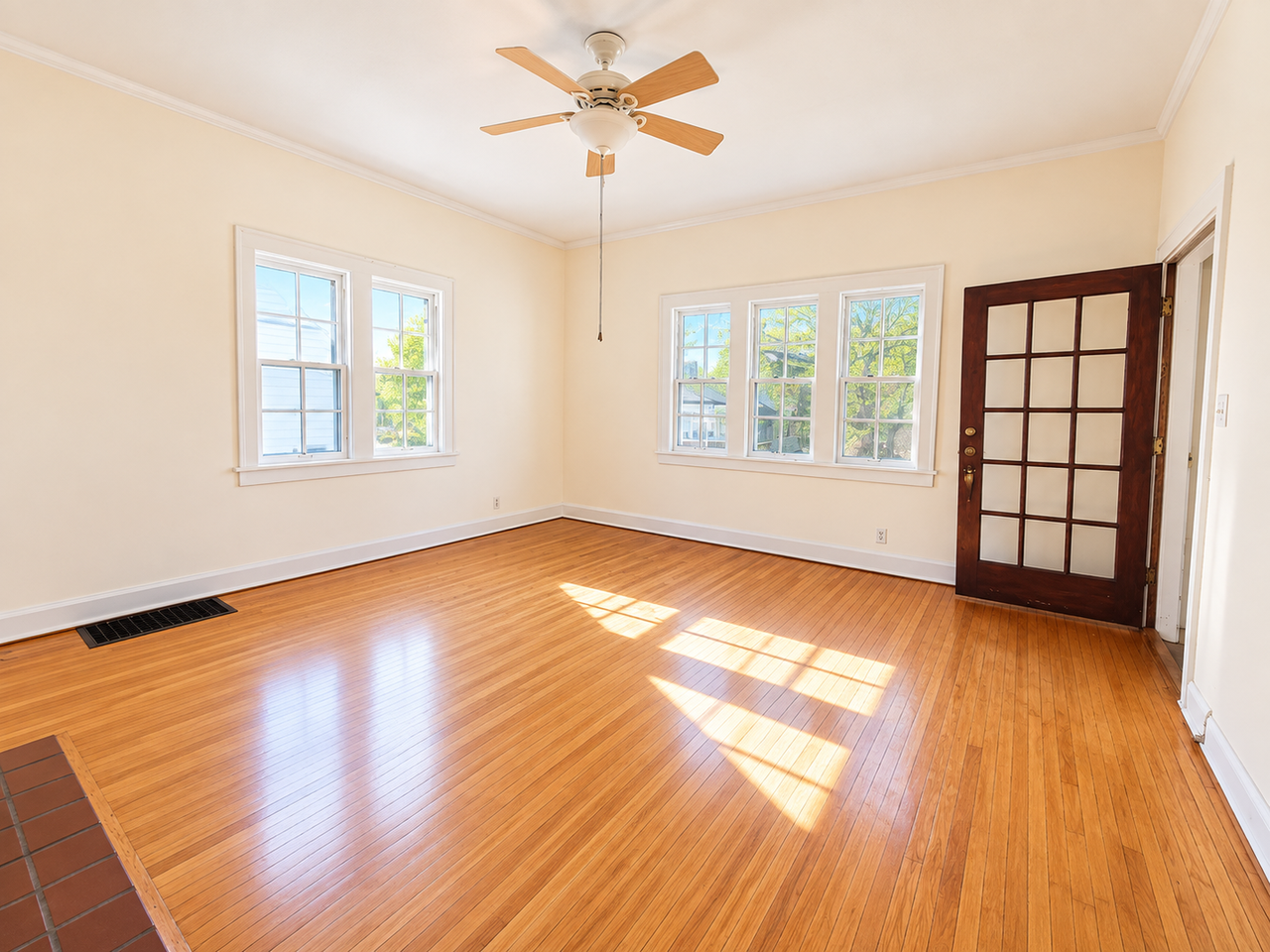 525 S Woodlawn Ave - Photo 3 of 12