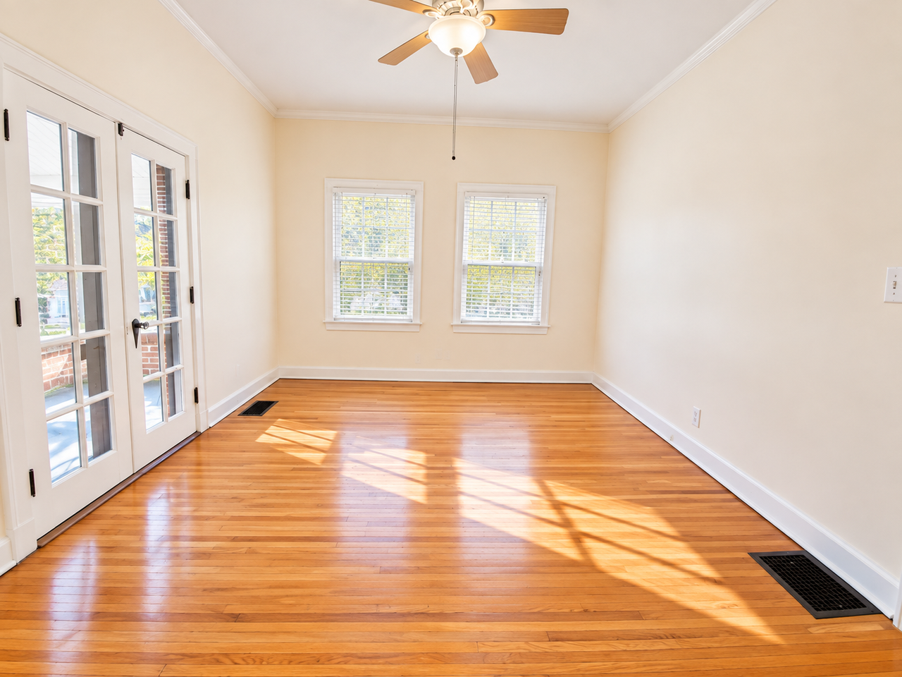 525 S Woodlawn Ave - Photo 4 of 12