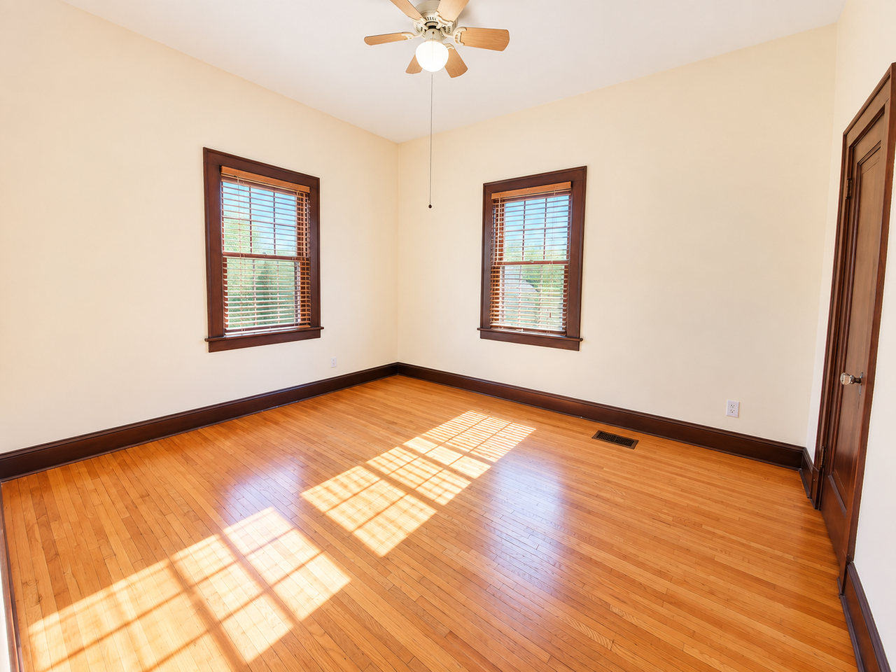 525 S Woodlawn Ave - Photo 5 of 12