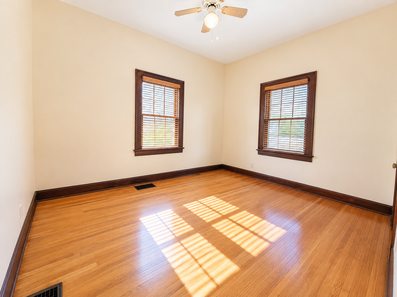 525 S Woodlawn Ave - Photo 6 of 12