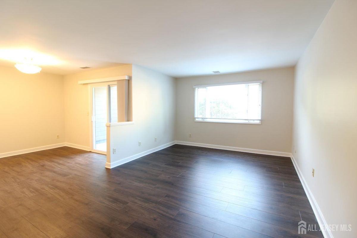 3123 Sayre Dr - Photo 4 of 25