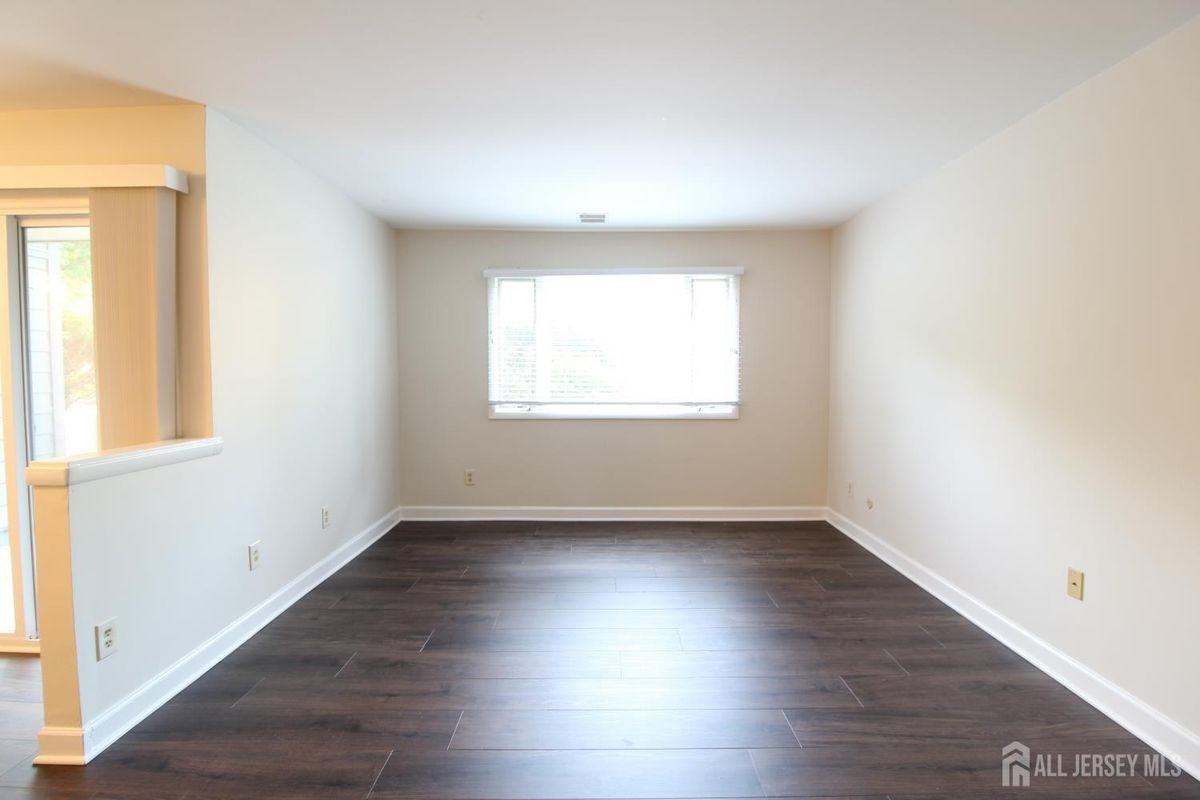 3123 Sayre Dr - Photo 5 of 25