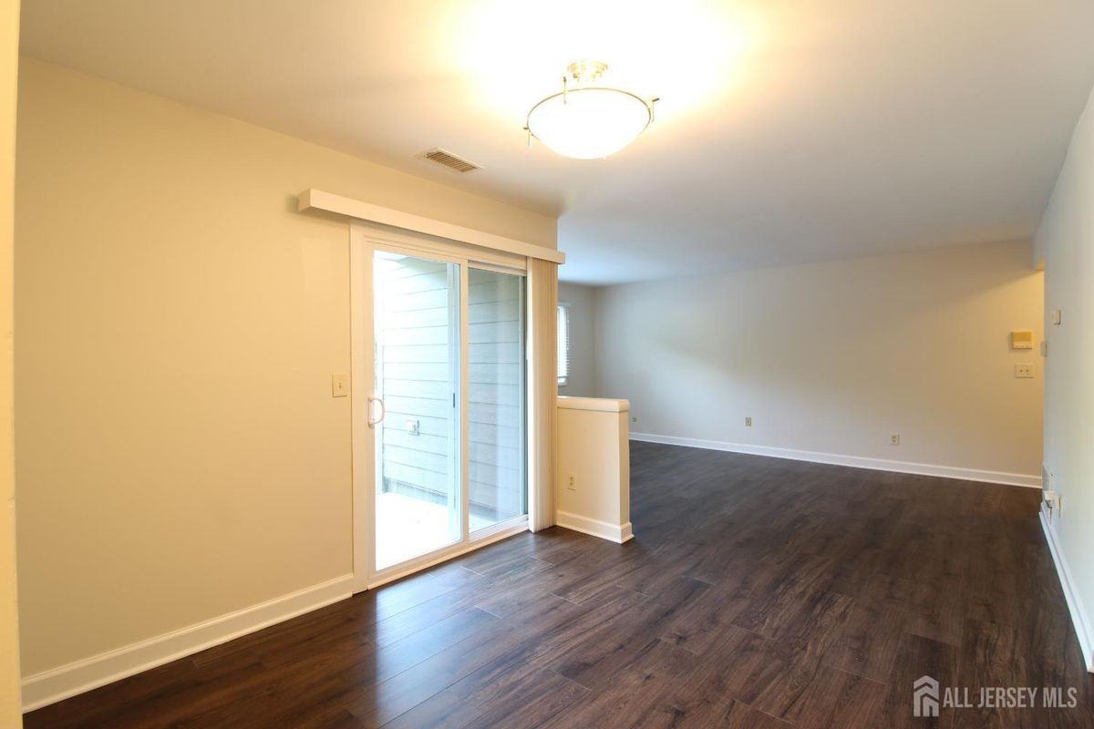 3123 Sayre Dr - Photo 7 of 25