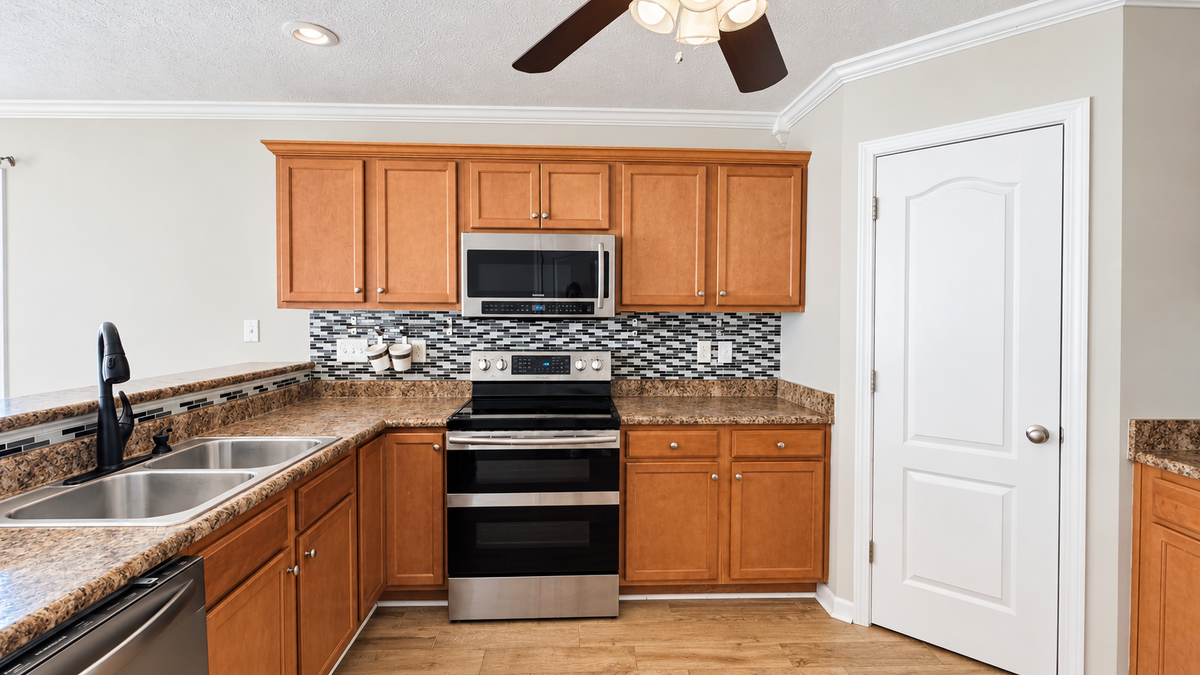 1520 Seabiscuit Dr - Photo 2 of 9
