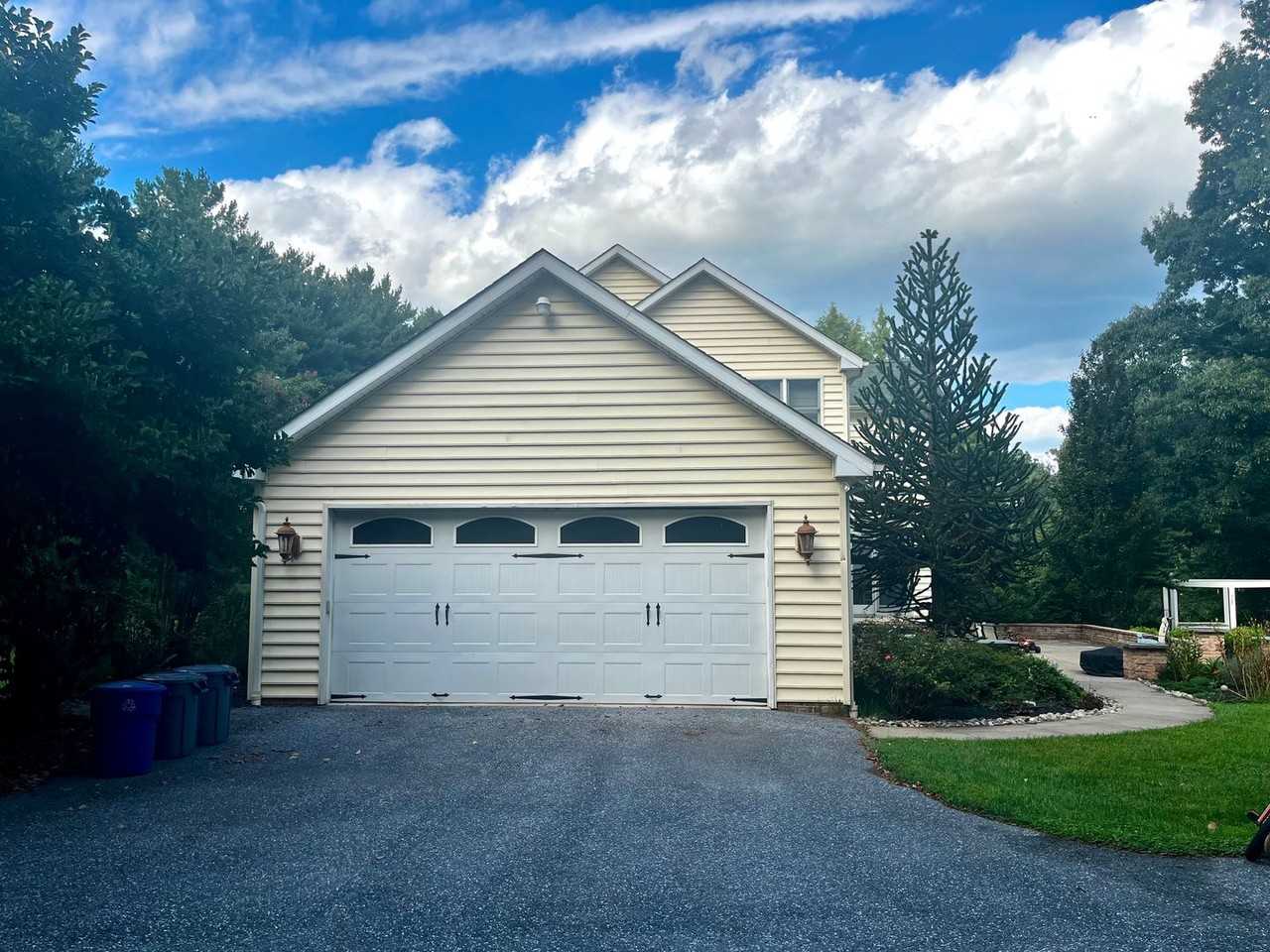 15683 Dover Rd - Photo 4 of 50
