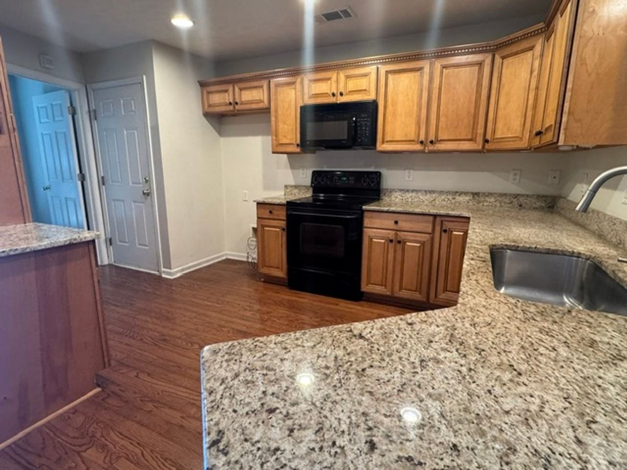 401 Creekside Dr - Photo 2 of 13