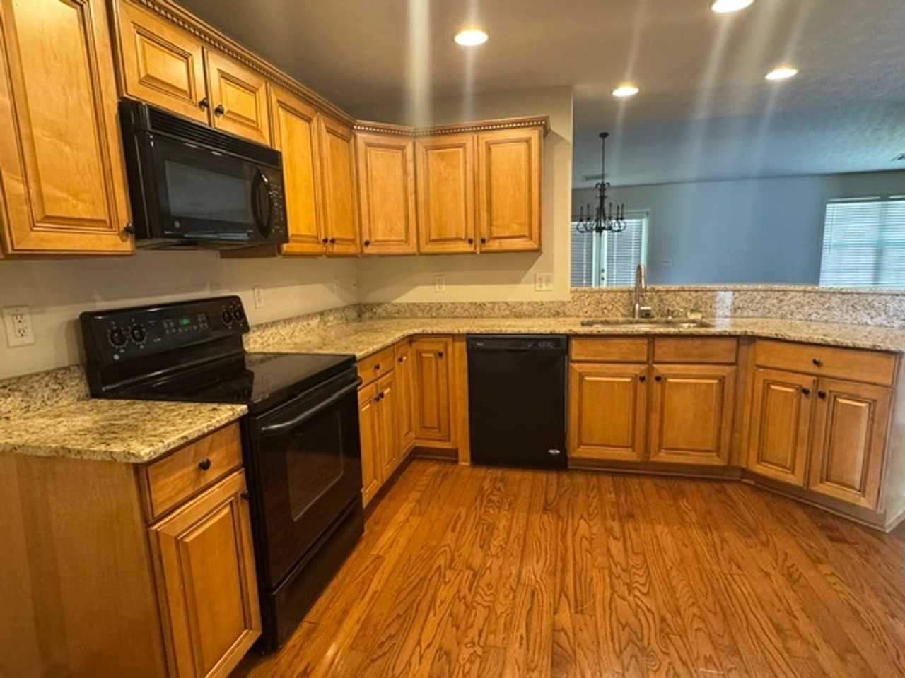 401 Creekside Dr - Photo 3 of 13