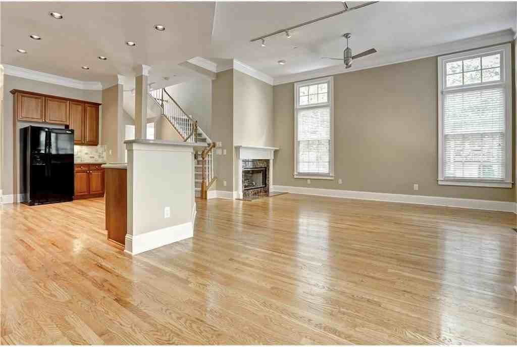 973 Emory Parc Way - Photo 4 of 23