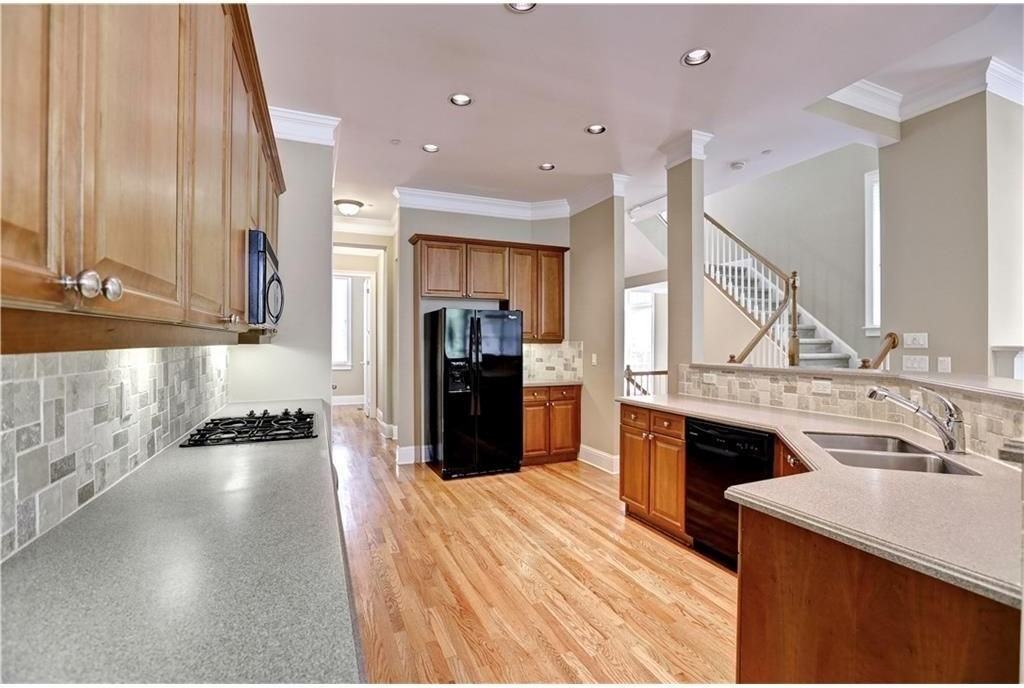 973 Emory Parc Way - Photo 6 of 23