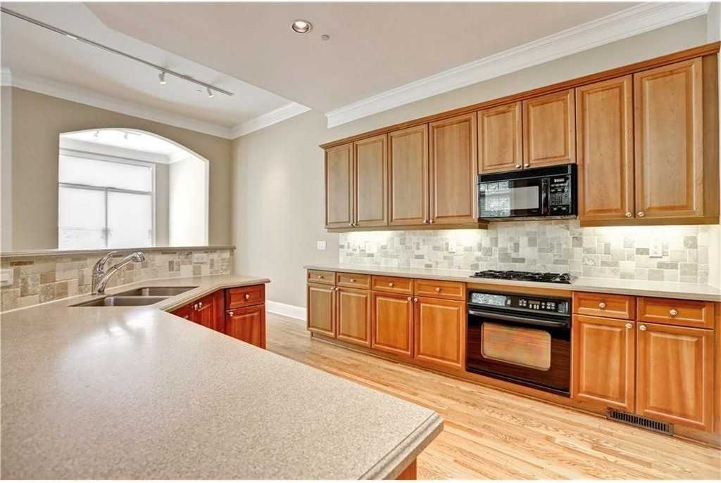 973 Emory Parc Way - Photo 7 of 23