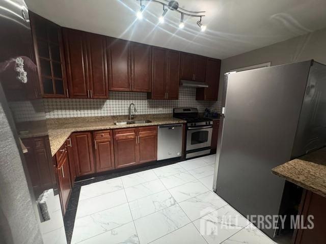 81 Woodmere Dr - Photo 2 of 13
