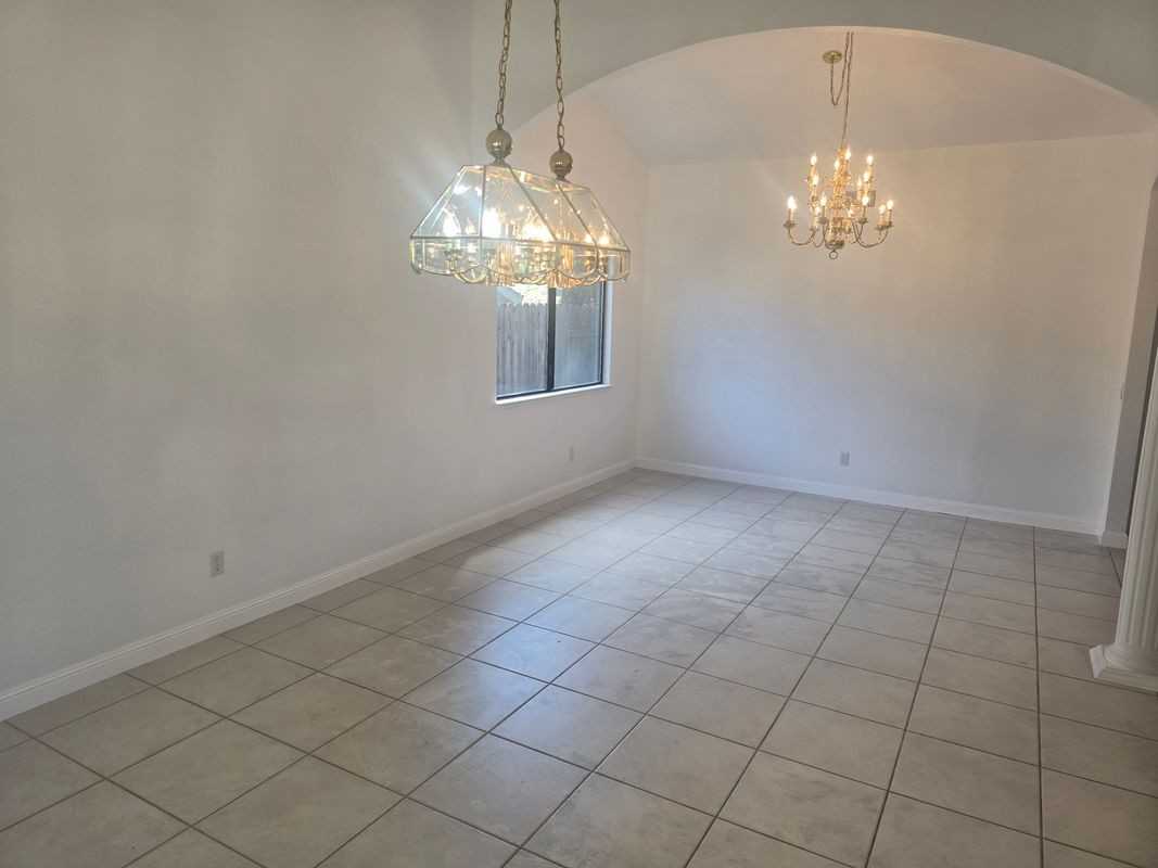 5921 Camray Cir - Photo 3 of 20