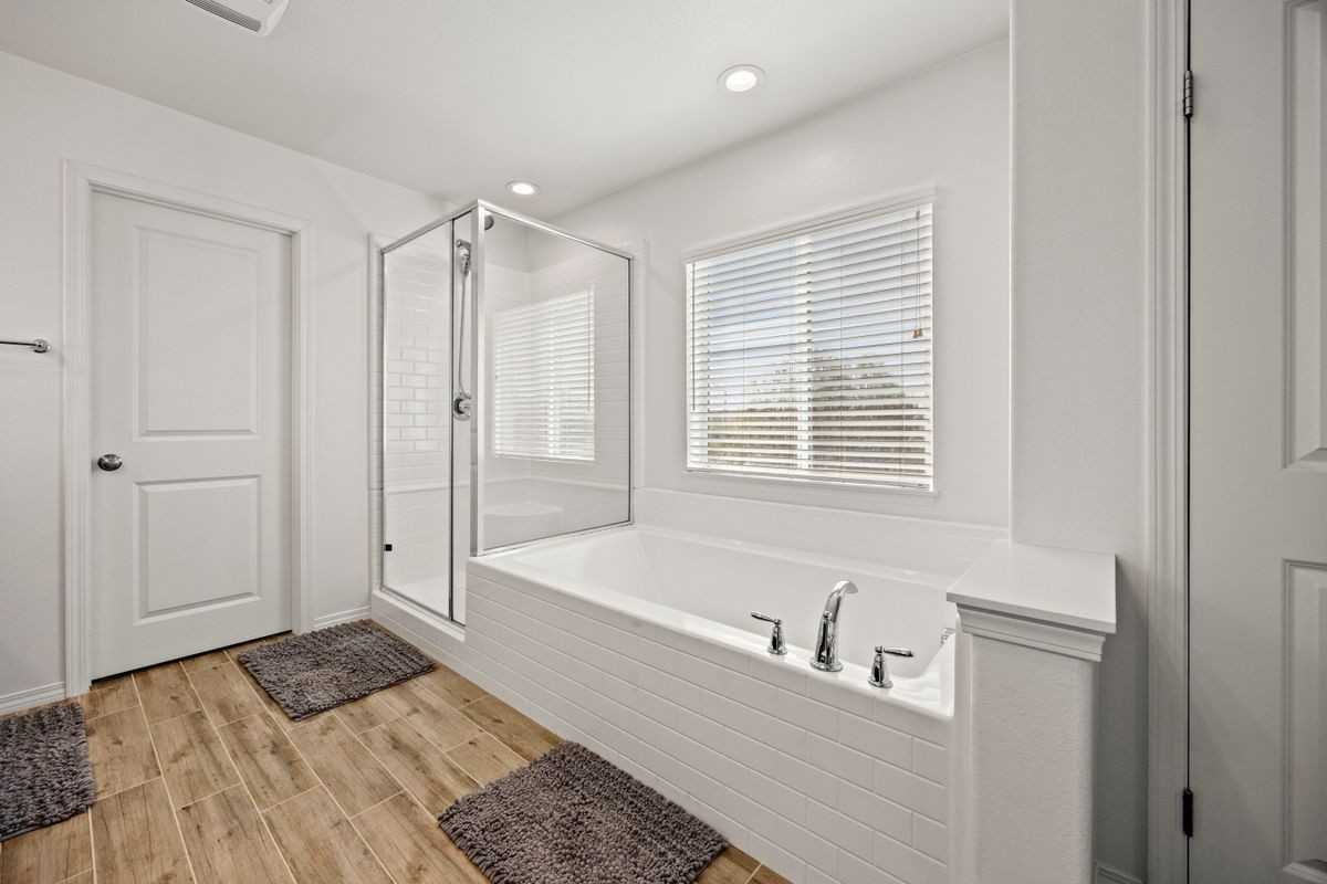 15237 Brookstone St - Photo 4 of 29