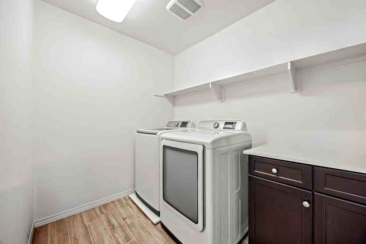 15237 Brookstone St - Photo 7 of 29