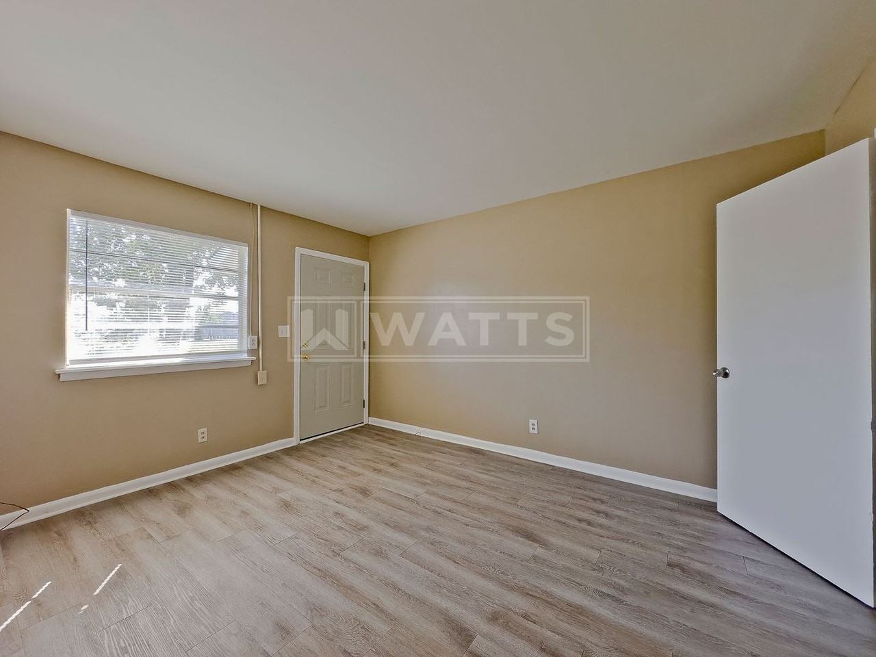 622 1st St W - Photo 4 of 13