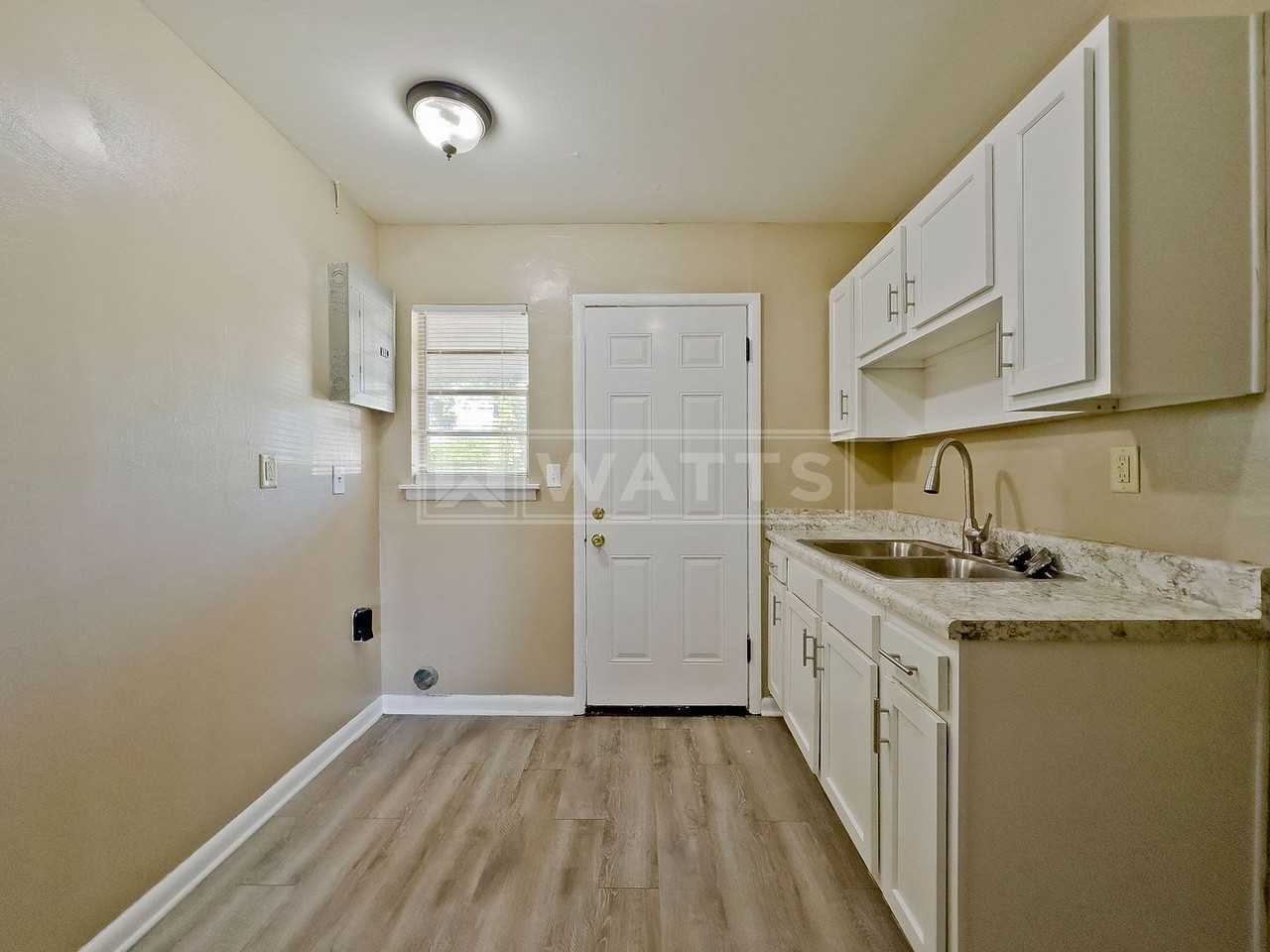 622 1st St W - Photo 5 of 13