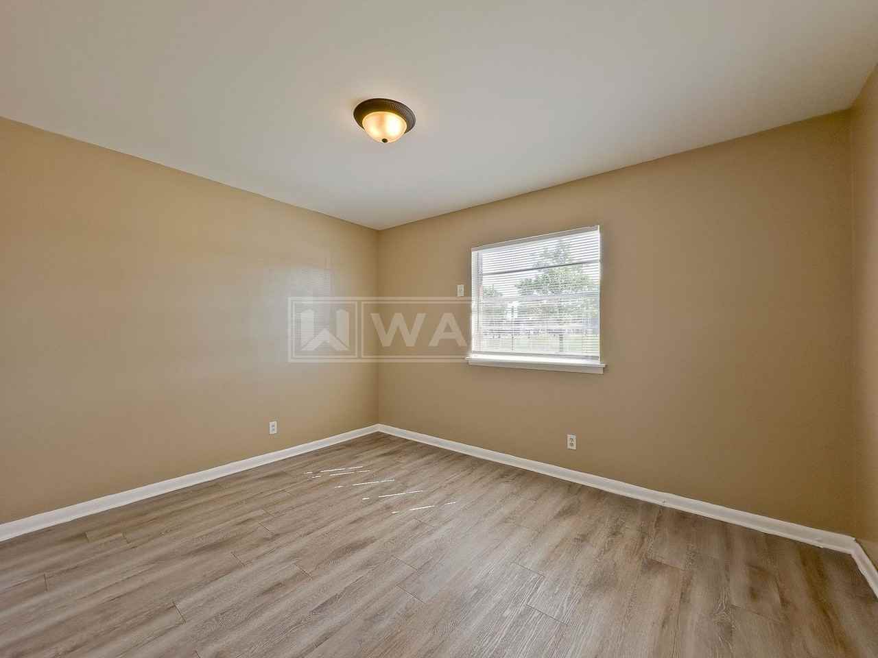622 1st St W - Photo 7 of 13