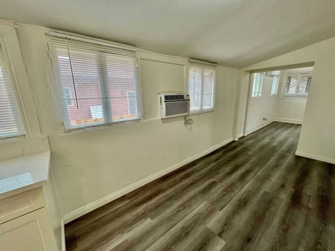 3630 Locust St - Photo 2 of 20